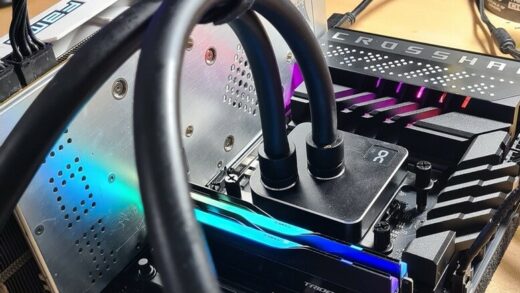 台式机主板上的 AMD EPYC 4124P 四核处理器被超频至 6.70 GHz