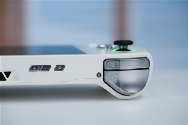 全球第二款酷睿Ultra掌机！AOKZOE A2 Ultra图赏