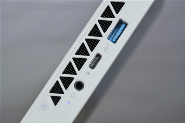 全球第二款酷睿Ultra掌机！AOKZOE A2 Ultra图赏