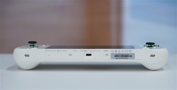 全球第二款酷睿Ultra掌机！AOKZOE A2 Ultra图赏