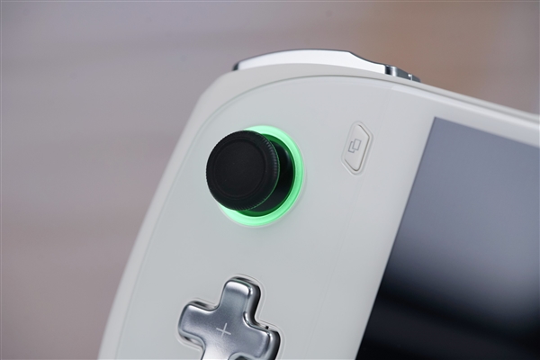 全球第二款酷睿Ultra掌机！AOKZOE A2 Ultra图赏