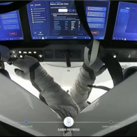 人类首次商用太空行走成功：SpaceX龙飞船返回地球