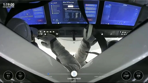 人类首次商用太空行走成功：SpaceX龙飞船返回地球