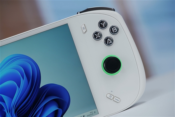 全球第二款酷睿Ultra掌机！AOKZOE A2 Ultra图赏