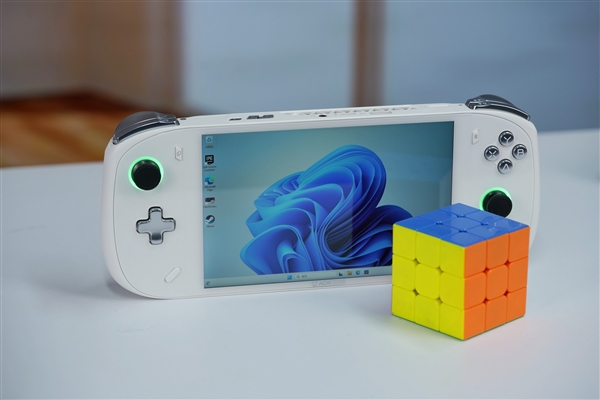 全球第二款酷睿Ultra掌机！AOKZOE A2 Ultra图赏