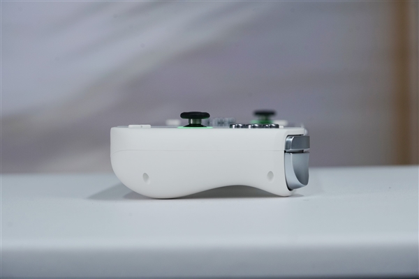 全球第二款酷睿Ultra掌机！AOKZOE A2 Ultra图赏