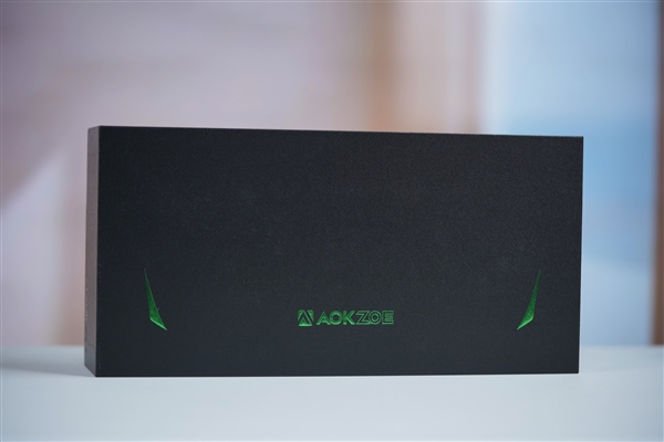 全球第二款酷睿Ultra掌机！AOKZOE A2 Ultra图赏