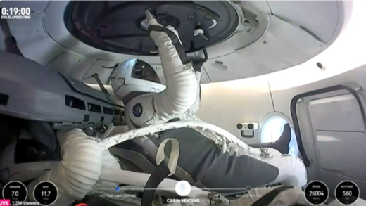 马斯克再创新历史！SpaceX人类首次商业太空行走开启