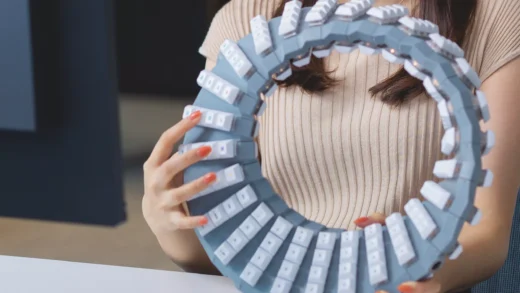 Google日本推出双面莫比乌斯带键盘