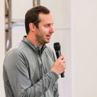 “无人驾驶教父”Anthony 称其相比 Waymo 更看好特斯拉，希望马斯克少一些炒作