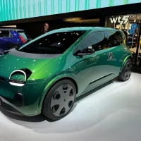 雷诺 Twingo E-Tech Concept 纯电概念车亮相巴黎车展，预计 2026 年量产上市