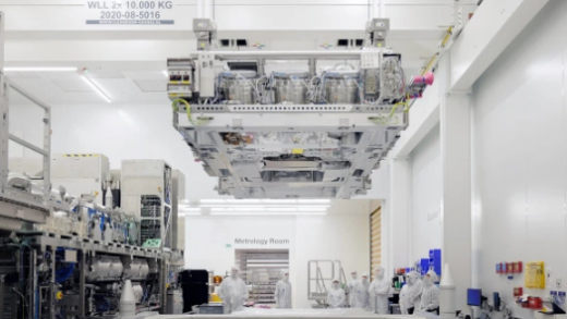 25亿一台！英特尔搞定2台史上最先进光刻机安装：曾展示内部画面不怕偷师