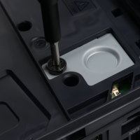 拆解显示索尼PS5 Pro的CMOS电池终于更容易更换 不需要拆主板