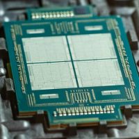 分析师透露英特尔采用和放弃封装内存的原因：单挑高通的意气用事？