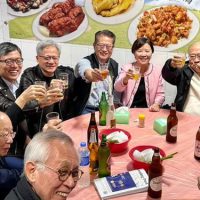 千亿身价的黄仁勋现身香港品尝大排档：“财爷”作陪 现场一众大佬