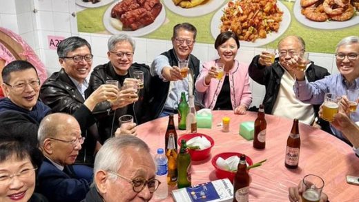 千亿身价的黄仁勋现身香港品尝大排档：“财爷”作陪 现场一众大佬