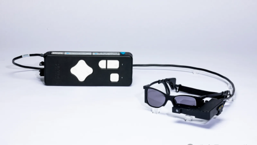 马斯克老部下创业成果：2mm 芯片植入视网膜，盲人重获阅读能力还能打牌