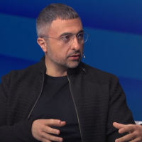 微软AI主管谈AI趋势：大小模型将“齐头并进” “规模法则”远没有到极限