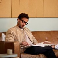 谷歌 Astra 智能眼镜登场：融合多模态 AI 与 AR 技术