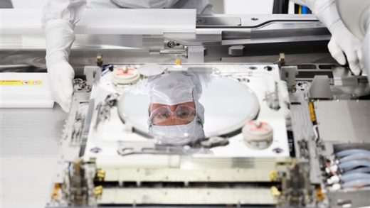 俄罗斯宣布自研EUV光刻机：比ASML更便宜、更容易制造！