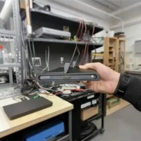 任天堂Switch2真机曝光：U形支架、磁吸Joy-Con接口