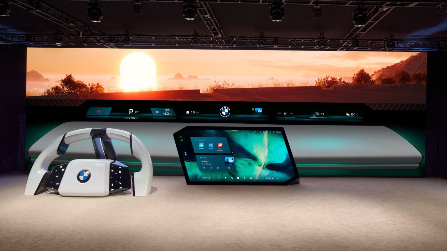 宝马展示全景显示屏