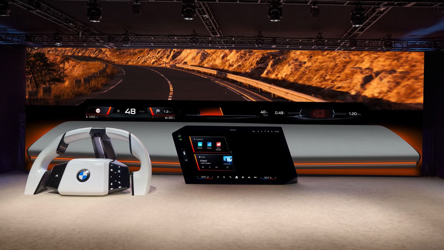 宝马展示全景显示屏