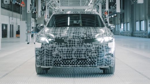 宝马展示全景显示屏