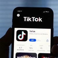 消息称中国考虑将TikTok美国分公司出售给埃隆·马斯克