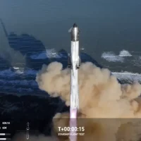 SpaceX发射新一代星舰：再次上演“筷子夹火箭” 但二级飞船解体