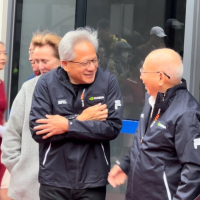 黄仁勋访问矽品精密，透露英伟达 Blackwell 芯片封装将由 CoWoS-S 转到 CoWoS-L