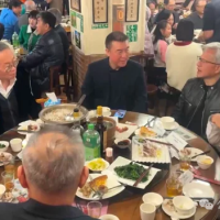 黄仁勋今日中午宴请35位芯片大佬：摆五桌每桌8000元