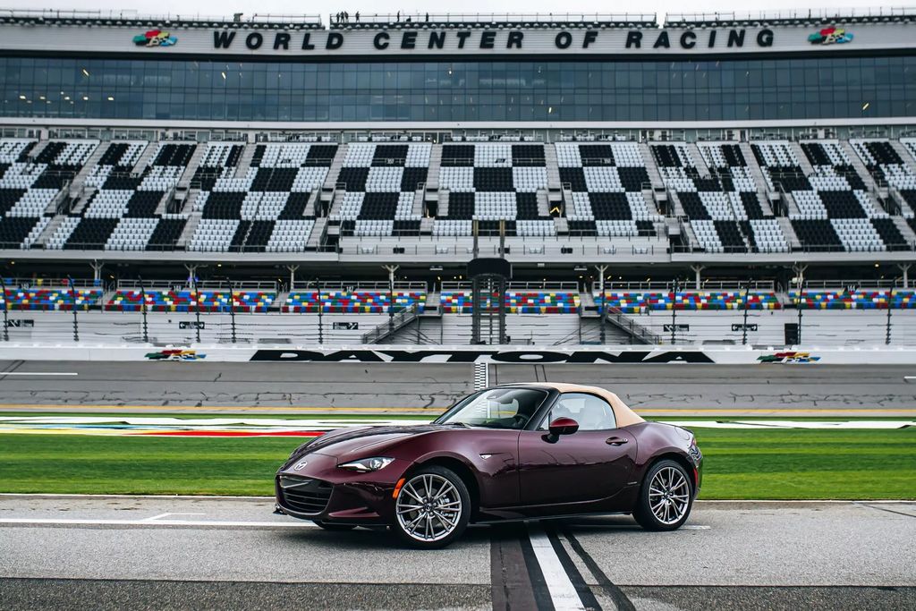 限量 300 辆：马自达发布 2025 款 MX-5 Miata 35 周年纪念版