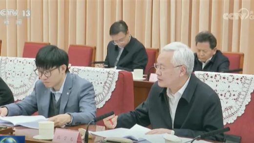 DeepSeek创始人梁文锋：中国AI不可能永远跟随 必然有人站到技术的前沿