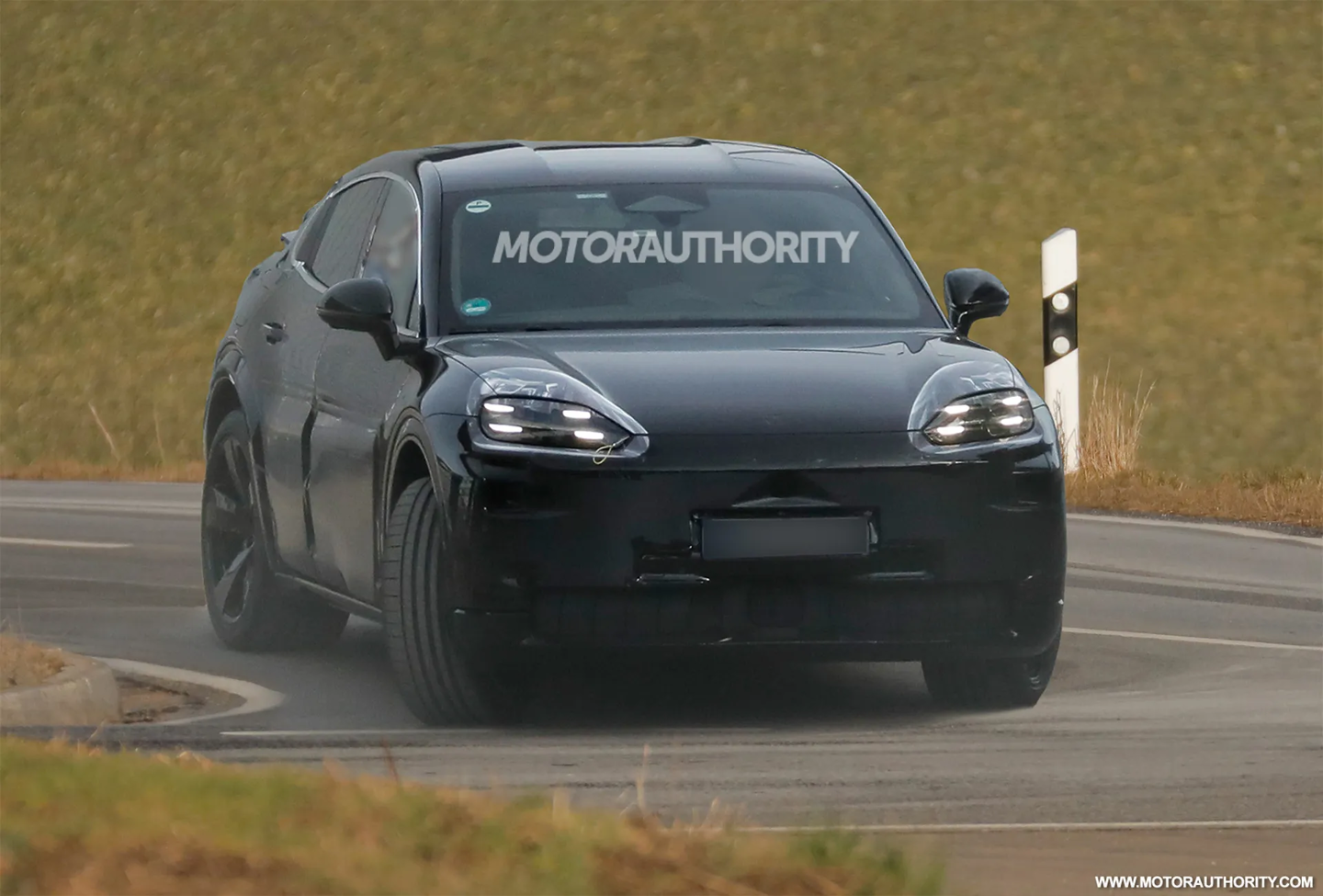 保时捷卡宴 Coupe EV 谍照首曝：有望搭载四电机系统