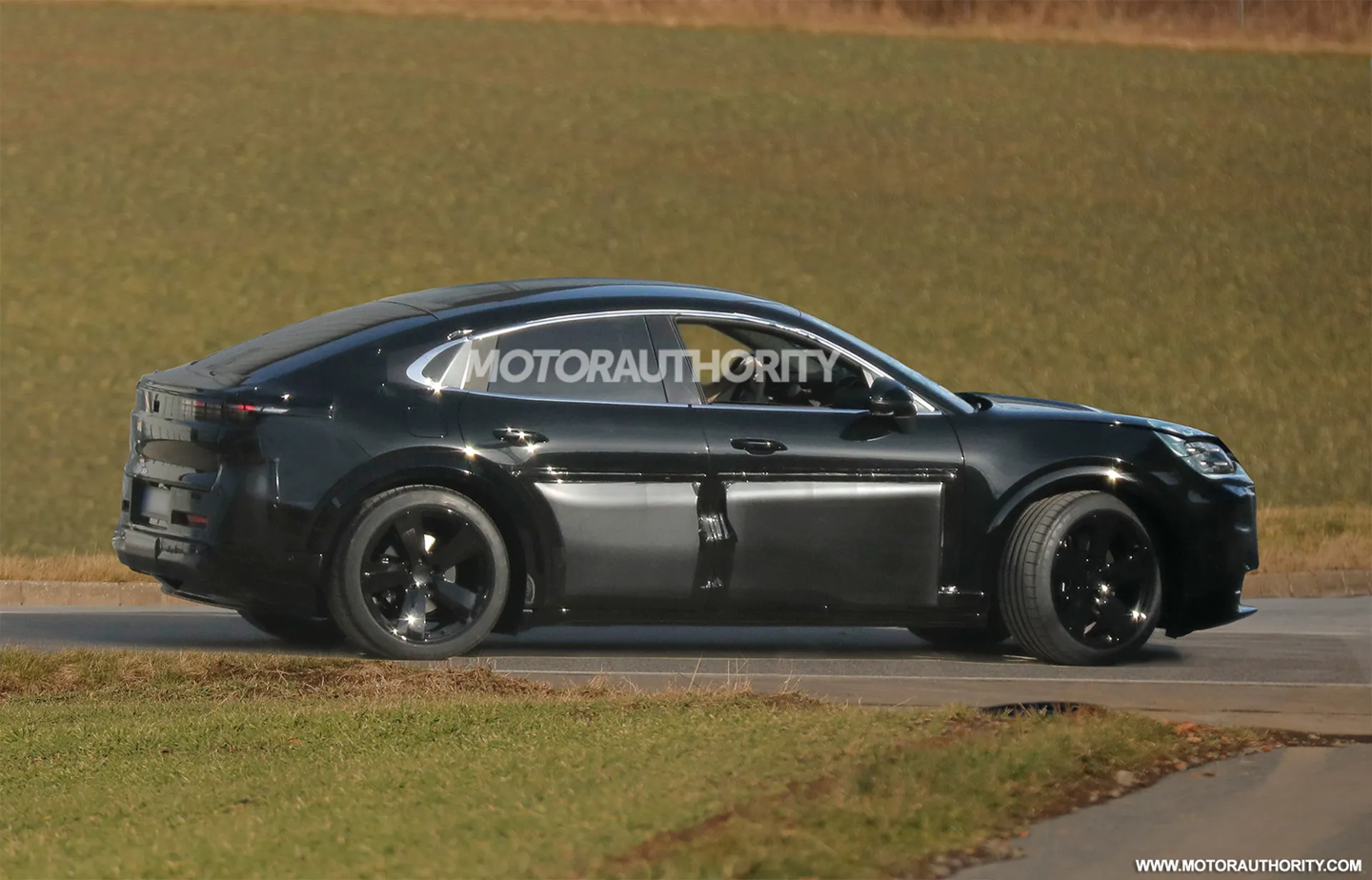 保时捷卡宴 Coupe EV 谍照首曝：有望搭载四电机系统