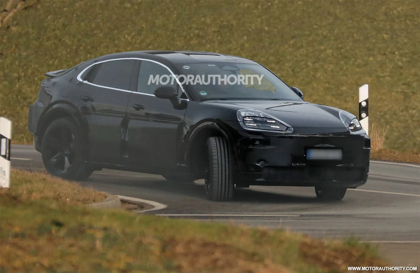 保时捷卡宴 Coupe EV 谍照首曝：有望搭载四电机系统