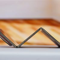 华为真遥遥领先！消息人士称苹果暂没能力做三折叠 双折机最快明年发