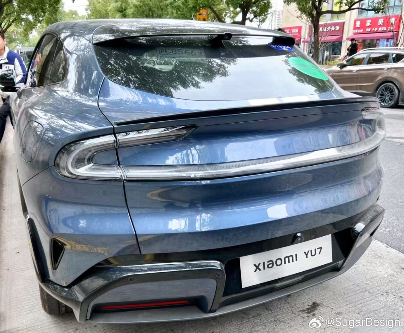 小米YU7迄今最近距离实拍照曝光：各种细节全有了