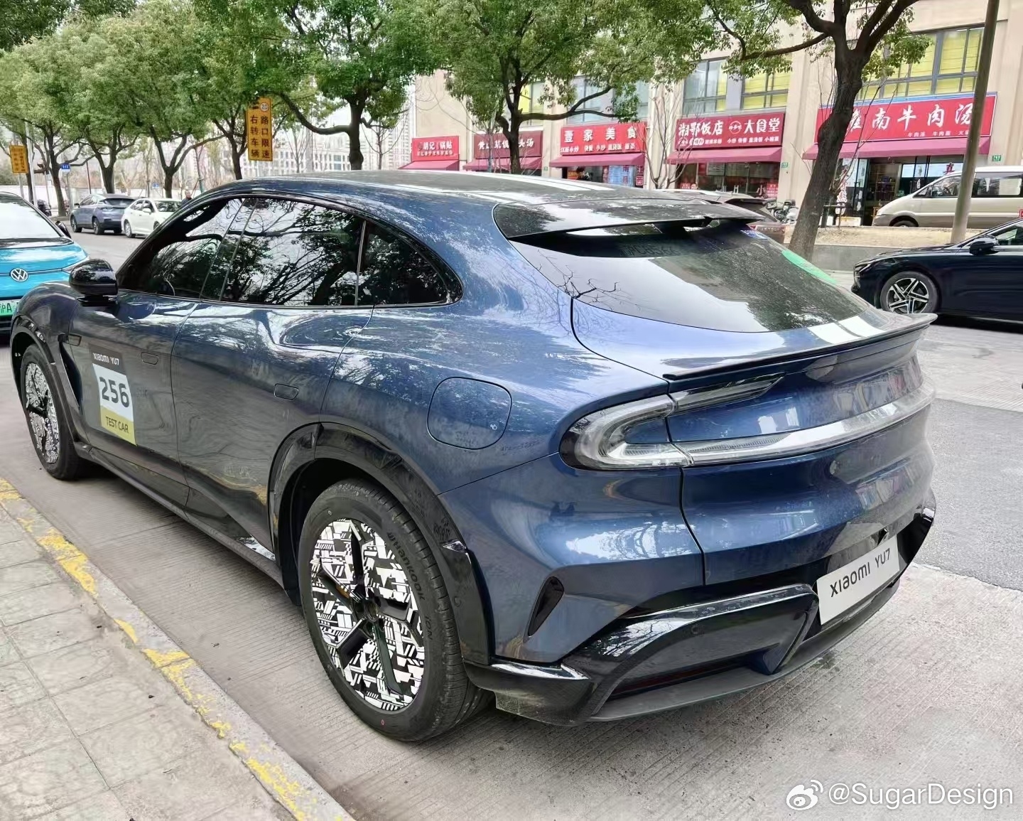 小米YU7迄今最近距离实拍照曝光：各种细节全有了