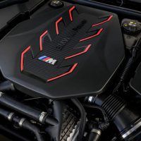 V8 引擎不死！宝马誓守燃油车阵地