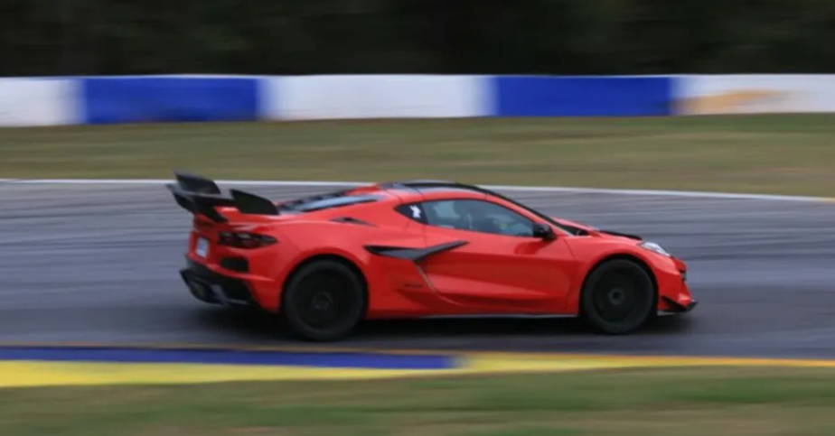 1064 马力超强 V8 发动机,2025 款科尔维特 ZR1 超跑连续打破 5 项美国赛道量产车圈速纪录 1064 马力超强 V8 发动机,2025 款科尔维特 ZR1 超跑连续打破 5 项美国赛道量产车圈速纪录