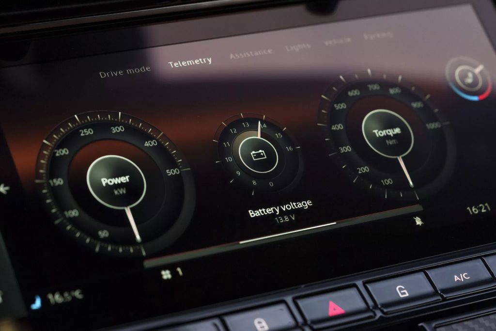 阿斯顿・马丁 Rapide 轿跑继任者展望：V12 引擎咆哮、823 马力猛兽