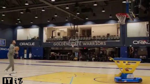 AI 机器人亮相 NBA 赛场，成库里投篮搭档