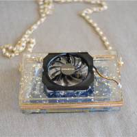 NVIDIA H100 GPU被做成奢侈包包：售价超过47万元