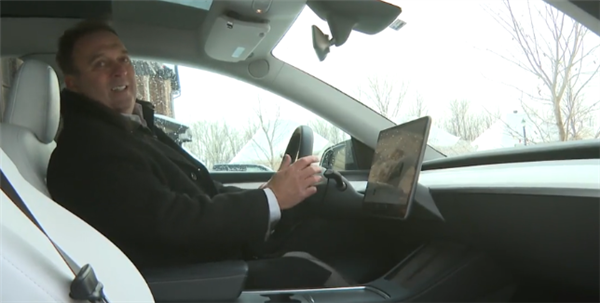 疯狂狙击OpenAI 马斯克发布“地表最强”Grok 3：但后院却起火了