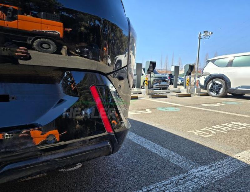 起亚 GT Line 版 EV4 电动轿车实车照曝光:创新虎颜,星图灯效 起亚 GT Line 版 EV4 电动轿车实车照曝光:创新虎颜,星图灯效