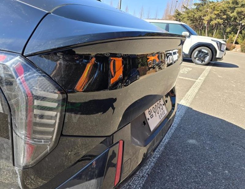 起亚 GT Line 版 EV4 电动轿车实车照曝光:创新虎颜,星图灯效 起亚 GT Line 版 EV4 电动轿车实车照曝光:创新虎颜,星图灯效