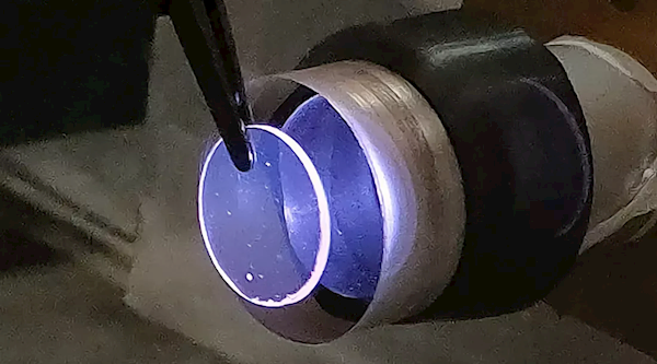 颠覆SSD/HDD硬盘!1毫米晶体塞入TB级数据:突破存储极限