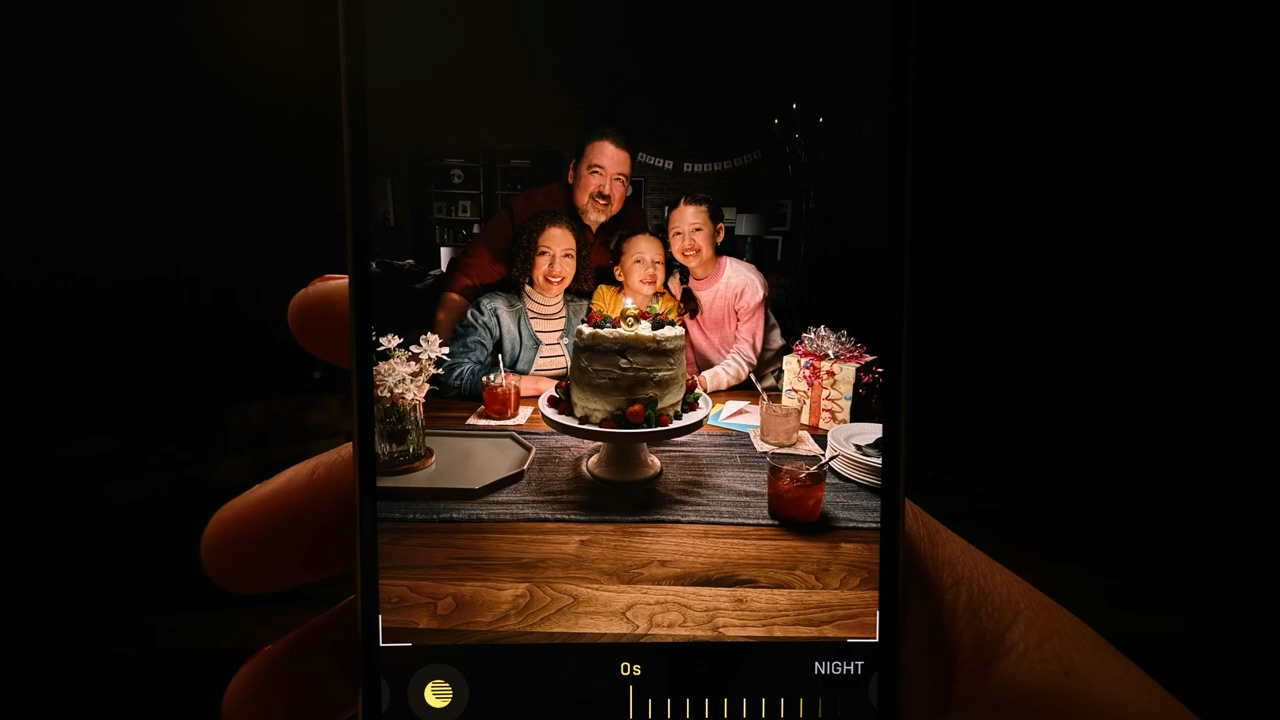 官方 13 分钟视频剖析 iPhone 16e：自研 5G 基带 C1 首秀、4800 万像素影像实力、A18 芯片，打造苹果“真香”手机